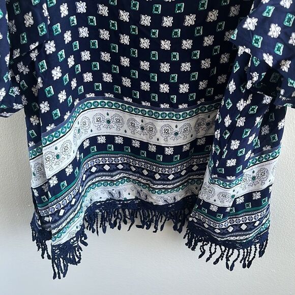 RD Style Cold Shoulder Crochet Fringe Top - Picture 4 of 6